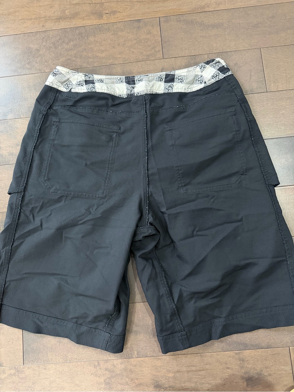 Lululemon Men's Shorts Size 32 - Picture 4 of 5